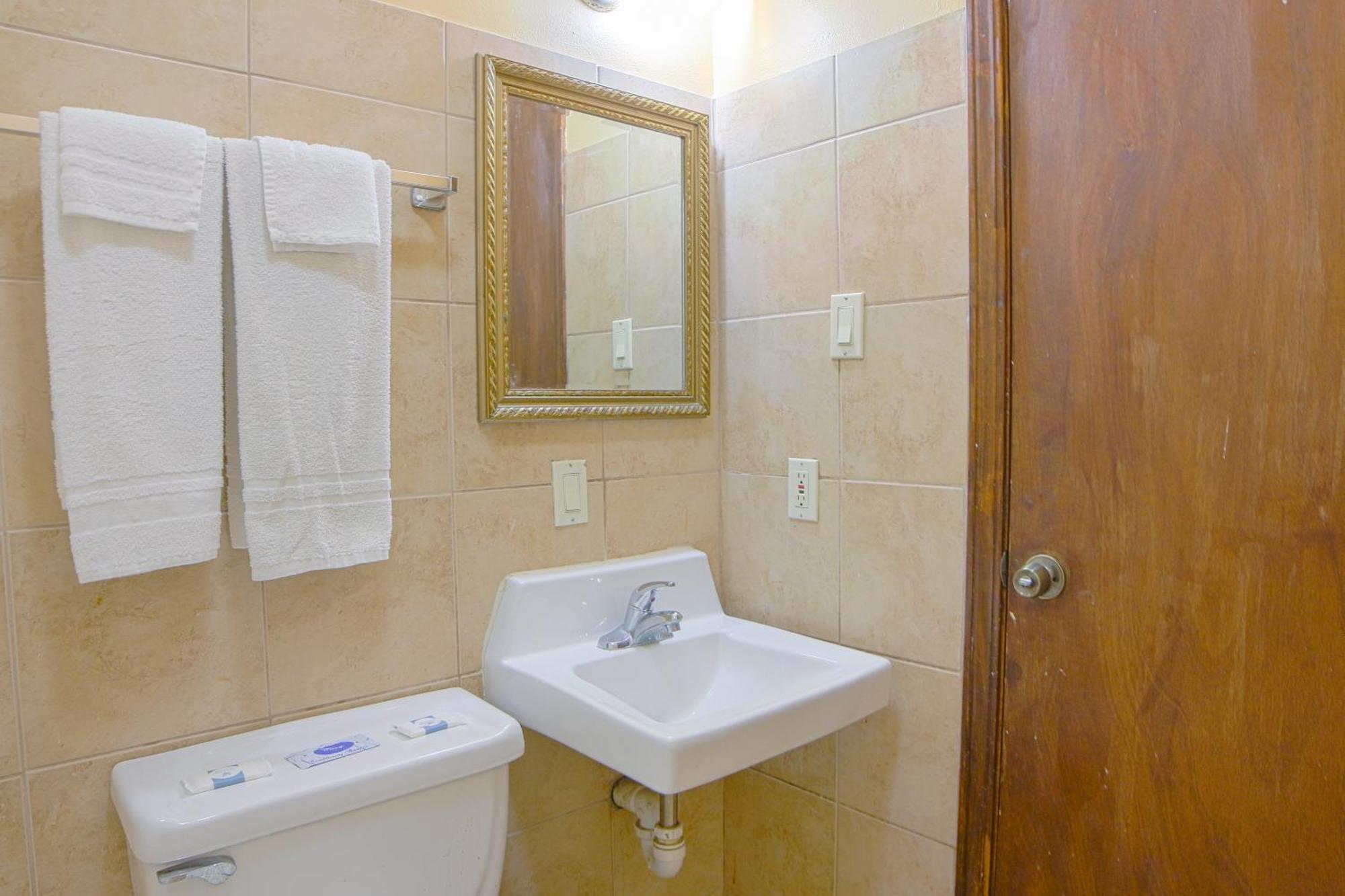 Economy Inn By Oyo Lockport Near Houma ภายนอก รูปภาพ